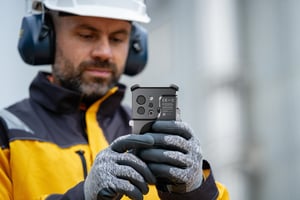 A16PM_Worker-Looking-At-Xshielder-Device-1